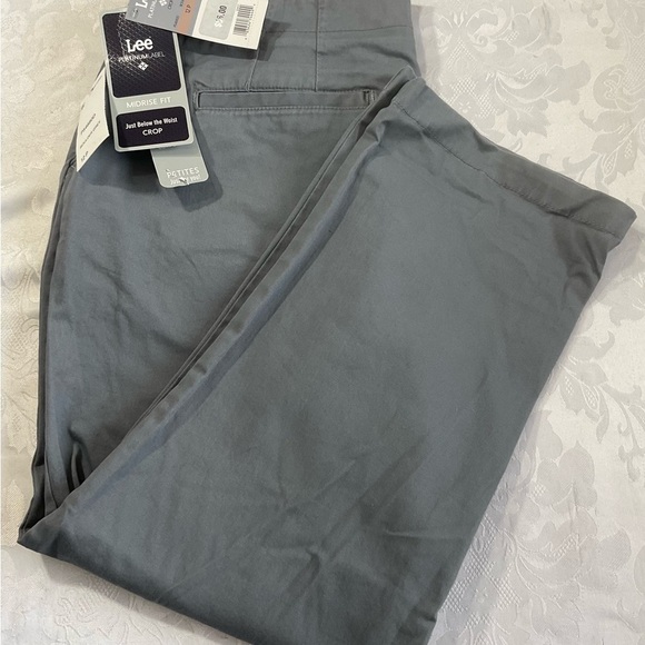 Lee Platinum Label Woman’s Size 12P Just Below The Waist Cropped Mid Rise Fit - Picture 1 of 10